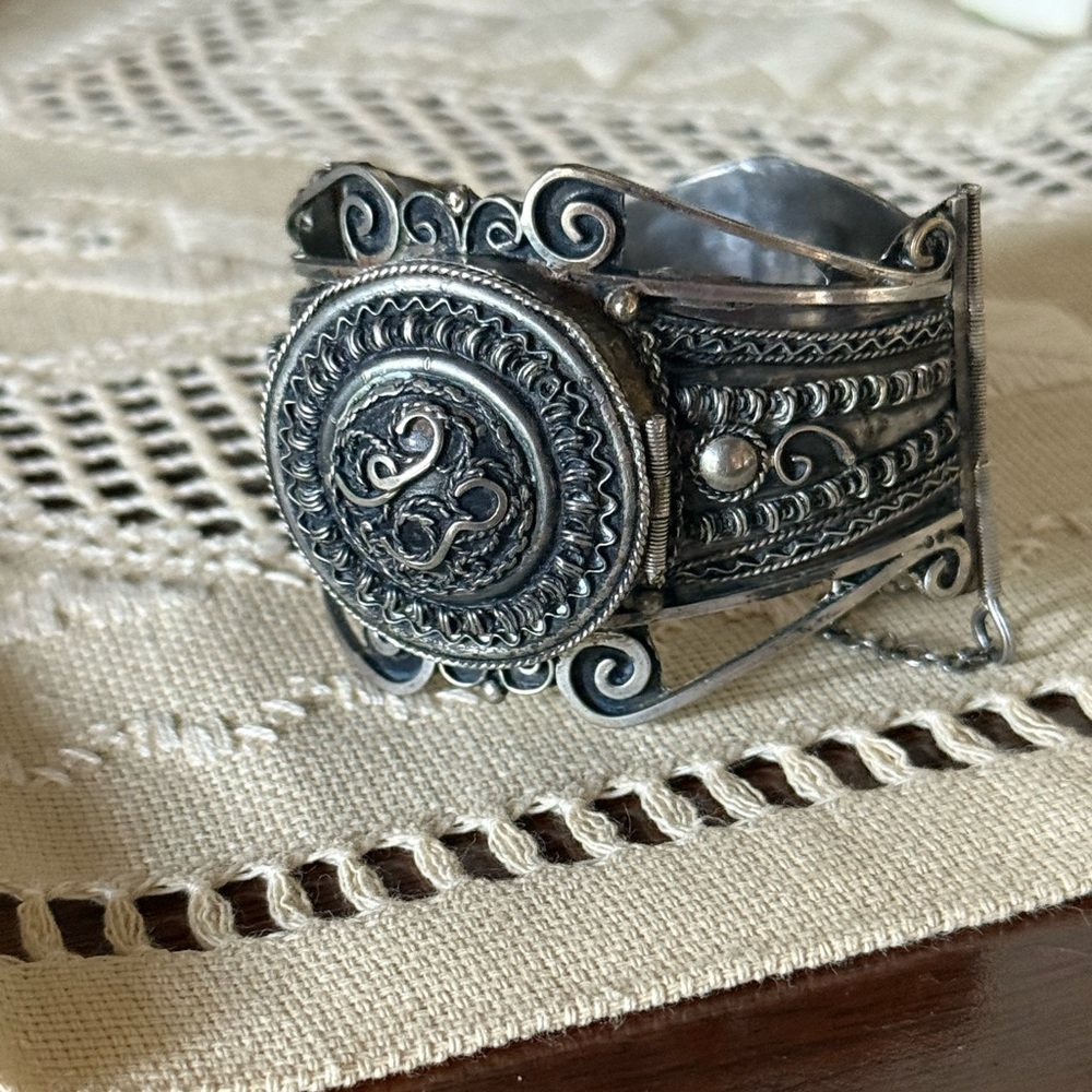 Silver Ornate Wide Cuff Moroccan Bracelet with Bar/Chain closure.Very RARE EUC